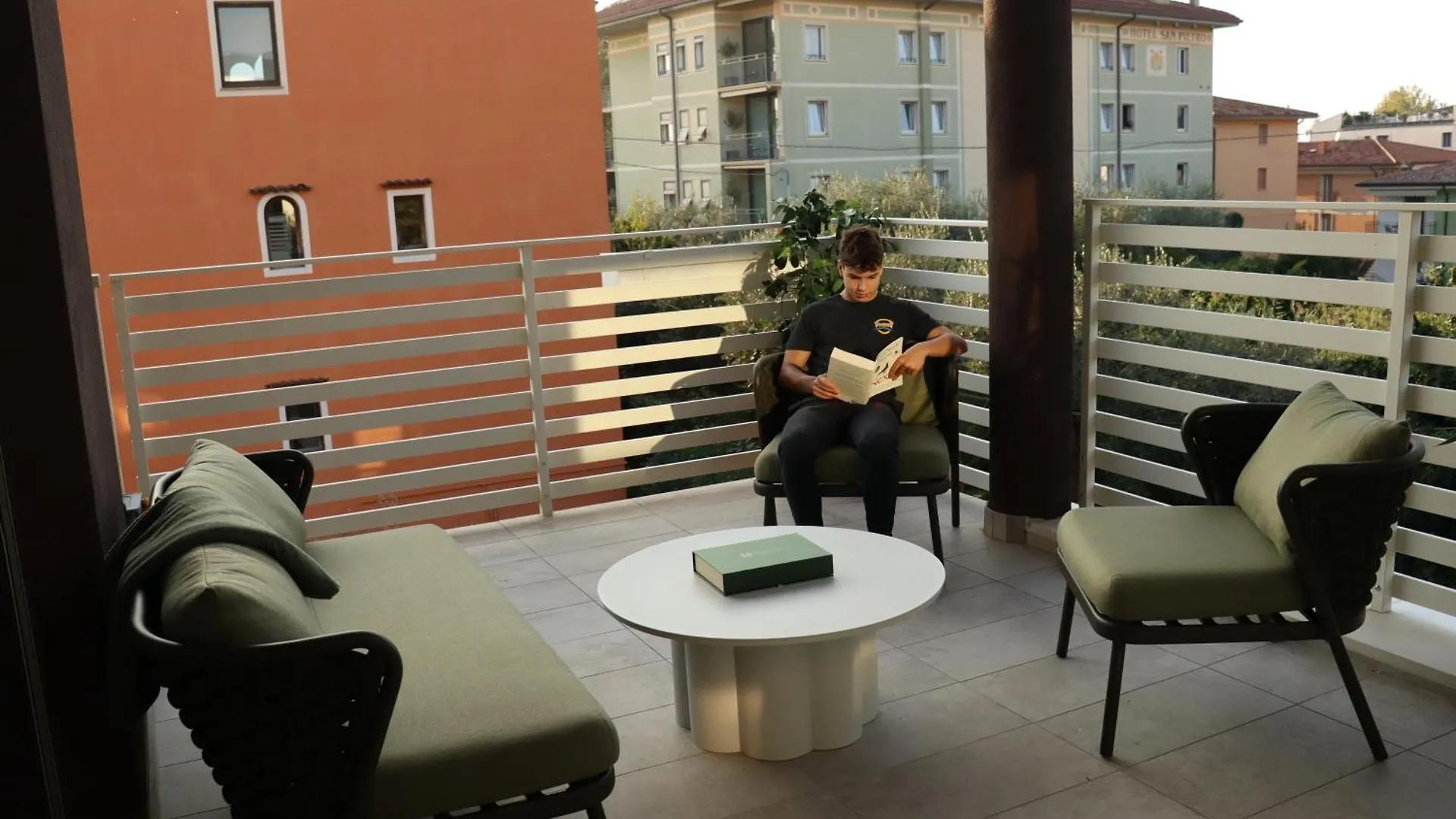 Domus Aurus Luxury Apartment Bardolino Italy