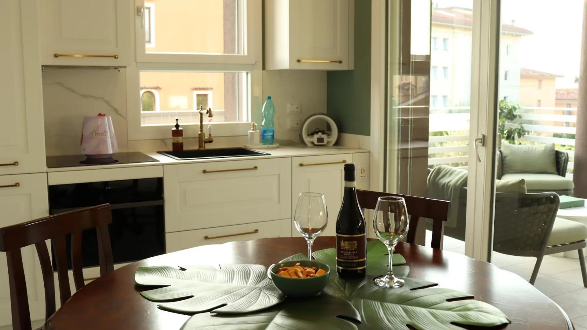 Domus Aurus Luxury Apartment Bardolino 0*,